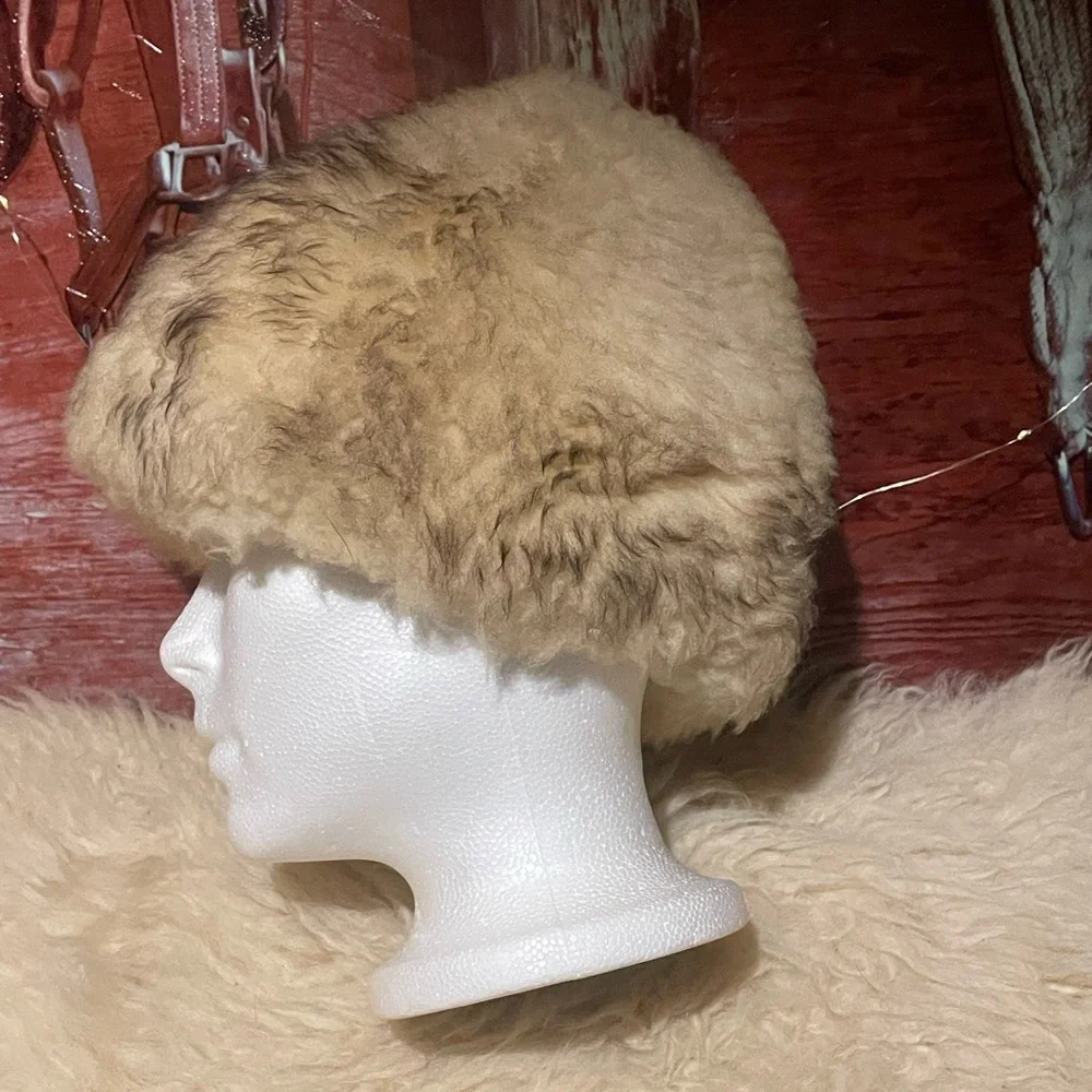 Shearling hat - Picture 2 of 4